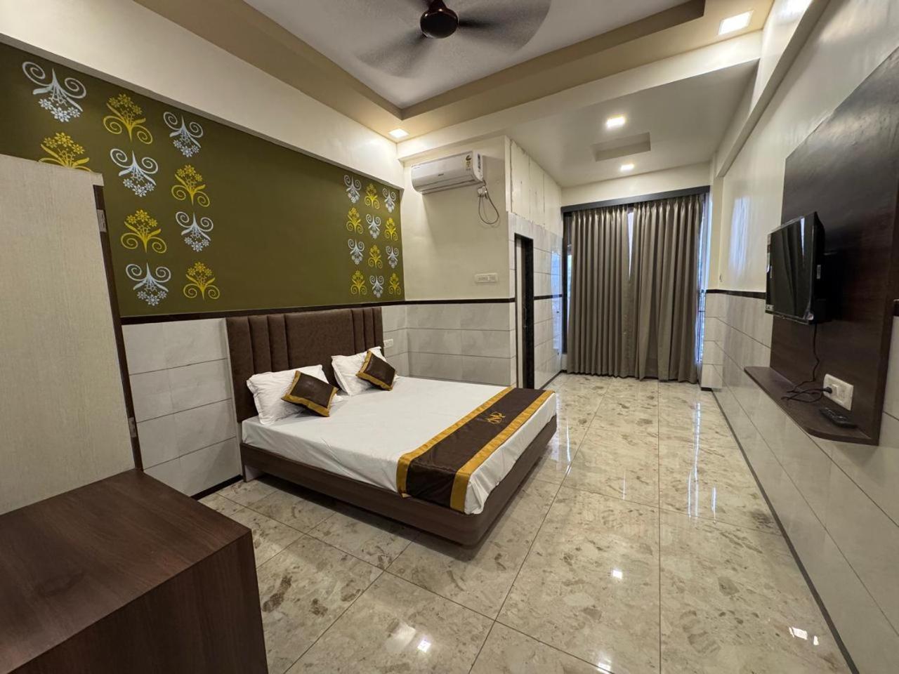 Majestic Inn Vasai Eksteriør bilde