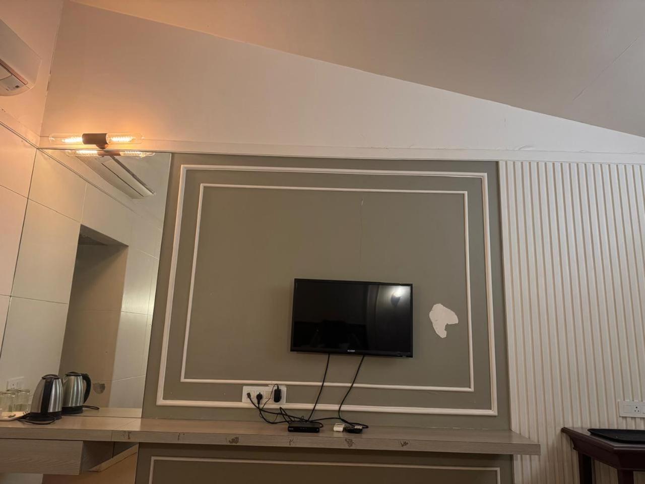 Majestic Inn Vasai Eksteriør bilde
