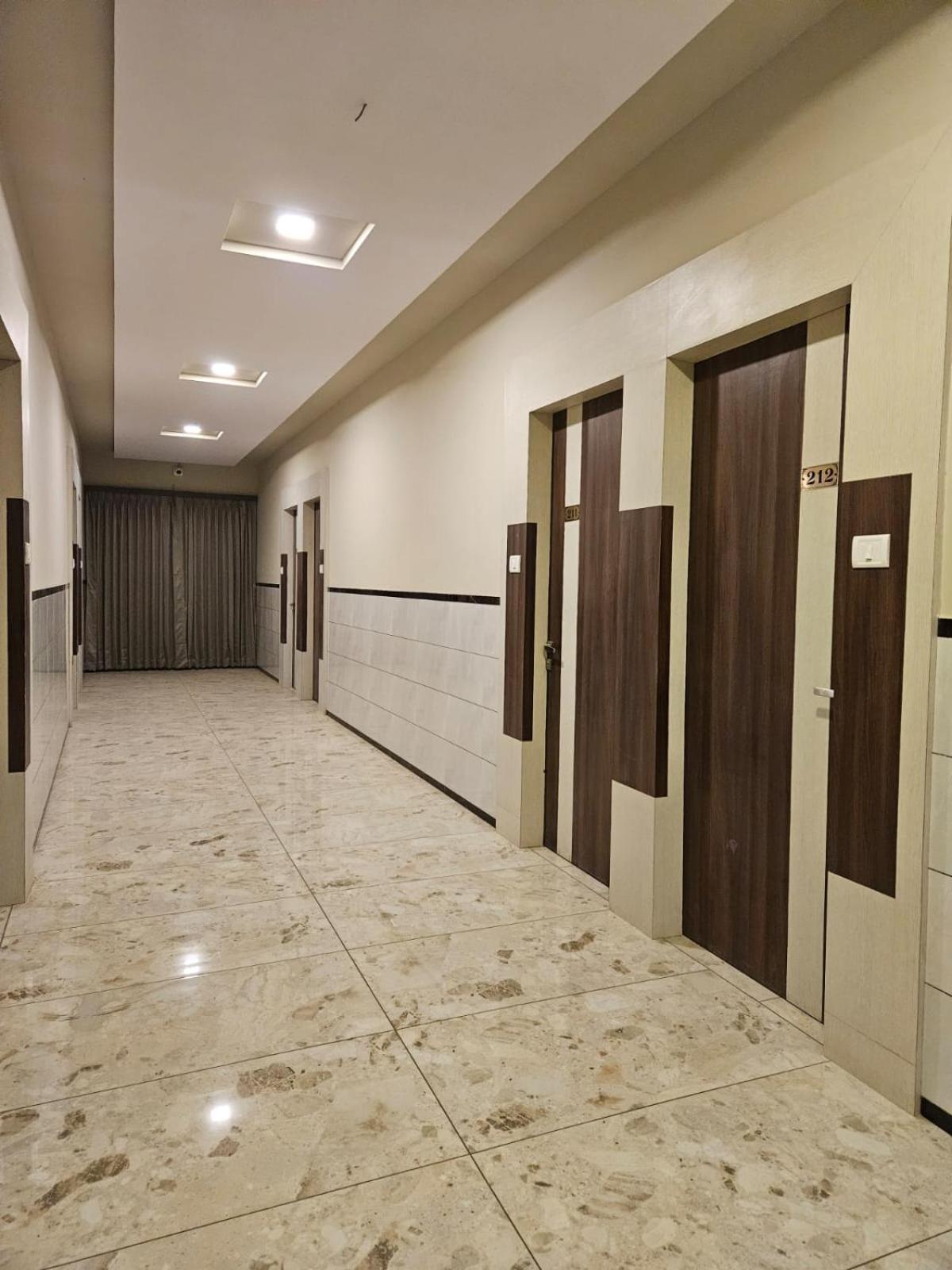 Majestic Inn Vasai Eksteriør bilde