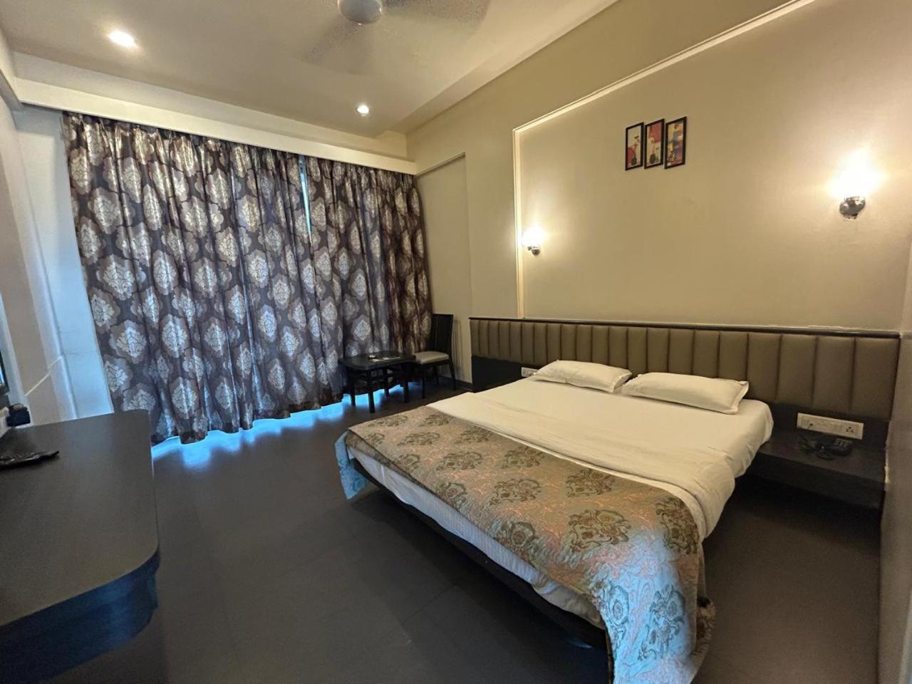 Majestic Inn Vasai Eksteriør bilde